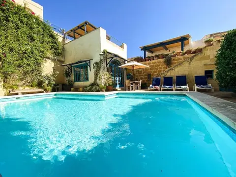Ta'Giannmarie Farmhouse.Traditional farmhouse with large private pool.