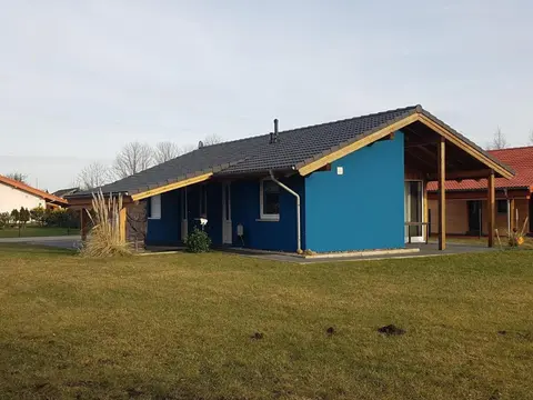 Freistehendes Haus mit Garten und Deichblick
