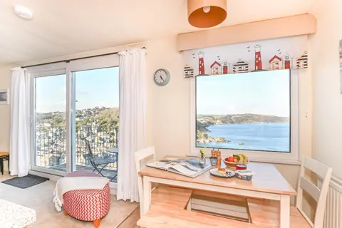 Crows Nest Apartment, at Clipper House with free onsite allocated parking
