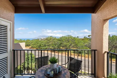 Kamaole Sands 4413 · KAS 4413 Remodeled 2BD Beach Retreat Across