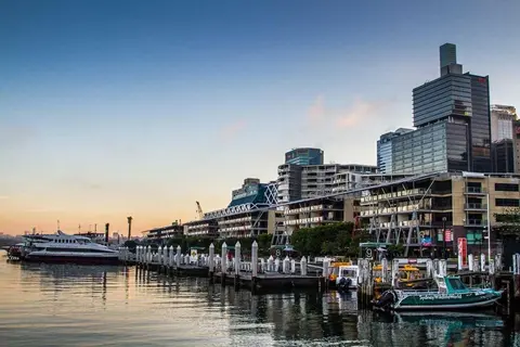 A Stylish & Bright Suite Next to Darling Harbour