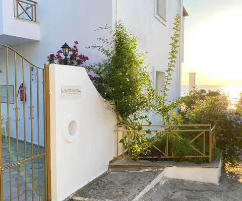 Beachfront 2-bed luxury Apartment - Agios Gordios Corfu Greece