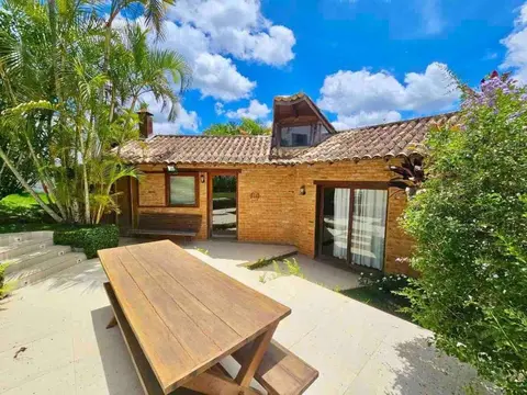 Casa luxuosa com vista e piscina