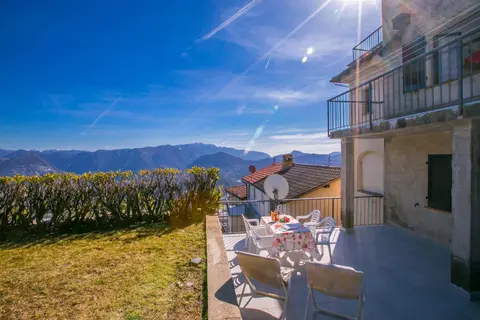 Chalet Cademario Lake-View 3BR Duplex - Happy Rentals
