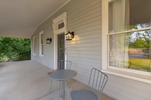 Near Riverwalk & Downtown- Briarwood Beauty