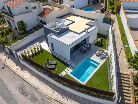 Host Wise - Bright Spacious House Swimming Pool