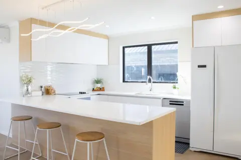 New cosy house, close to shoppong center