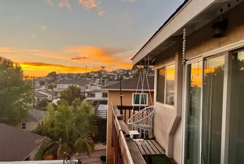 Downtown Charm: Sleek 3-Bed w/Deck & Views