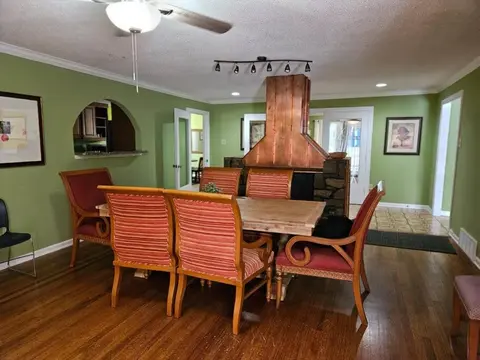 6BR in Suburban area close to Freeway and Galeria
