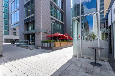 Central MK - Executive Hub Apartment - 2 Bedroom 2 Bathroom - Free Parking, Fast WIFI & Smart TV with Netflix by Yoko Property