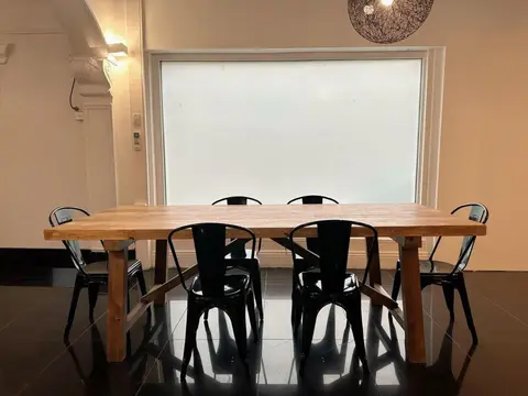 City Retreat for 8 with Spacious Rooms