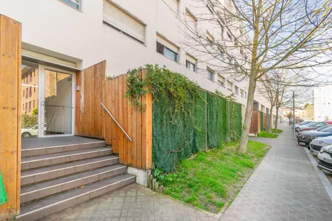Encantadora habitación en apartamento con terraza