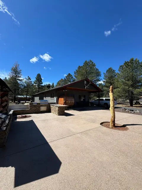 The Rustic Retreat - Cozy Cabin in the Pines! Close to the Polar Express, Grand Canyon & Bearizona