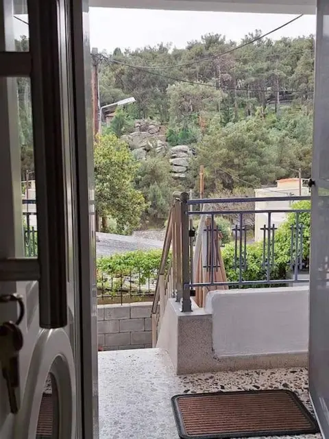 Smaragda's Home