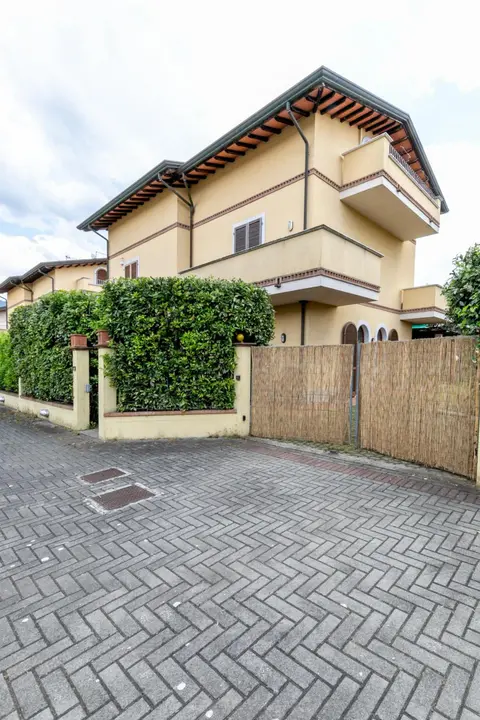 Villa vicino al mare con giardino e parcheggio