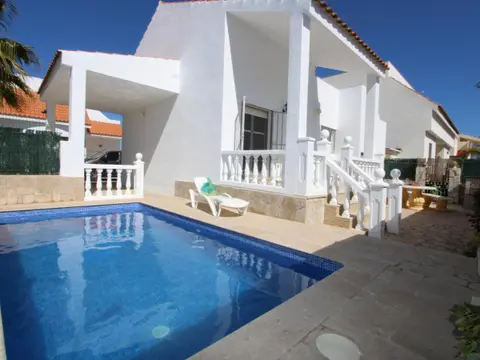 Casa cerca del mar con piscina privada, admite mascotas, wifi gratuito, opción aire acondicionado - ES-184-61