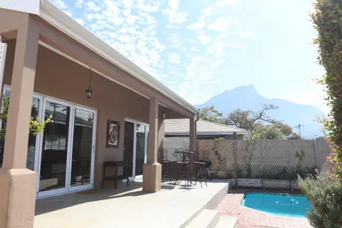 Scenic two bedroom house with splash pool