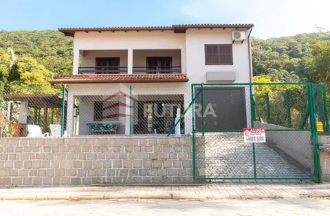 LINDA CASA COM PISCINA PARA ALUGUEL DE TEMPORADA EM BOMBAS