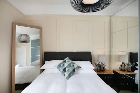Stylish 4 Bed Home In Central Nottingham w/Parking