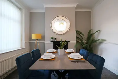 Lancaster 2 Bedroom Characterful House - with Wifi