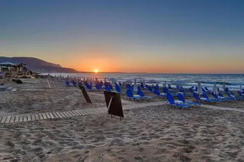 Lavris Seaside Apartment