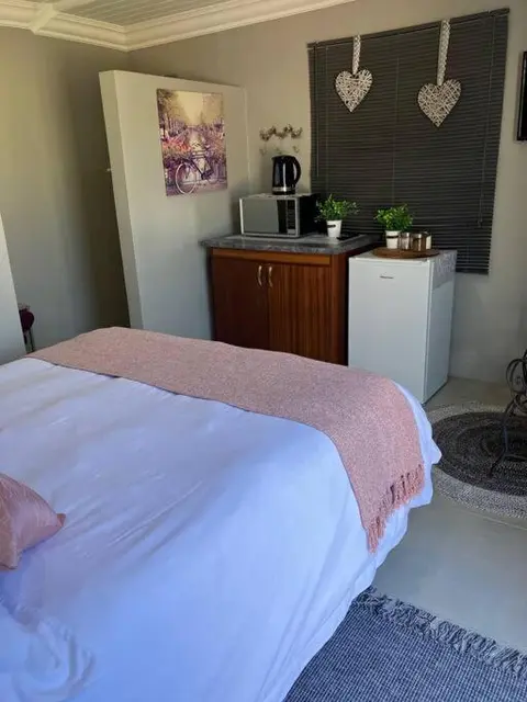 Stellies Accommodation - Room 2
