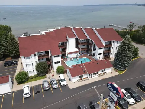 Incredible Beach Condo AC Beach Pool Hot Tub Sunrise