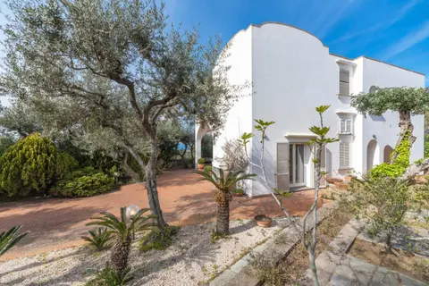 Villa Paolina relaxing in Garden