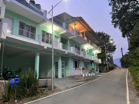 Corner 9 by the lake