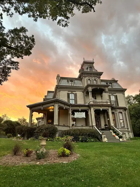 Garth Woodside Mansion Bed and Breakfast