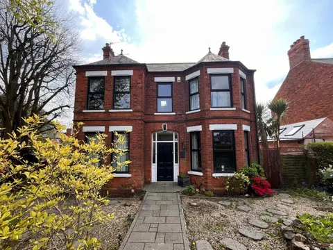Three Seven Five, Bustling Ballyhackamore Sleeps 8