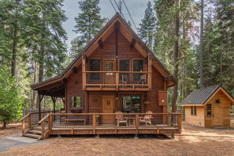 Cozy Pet-Friendly Cabin Private Hot Tub Fenced In Yard Book on Mobile for Promo Price