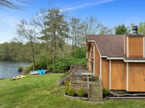 Lakefront Family Home, Kayaks, Hot Tub, Fireplace