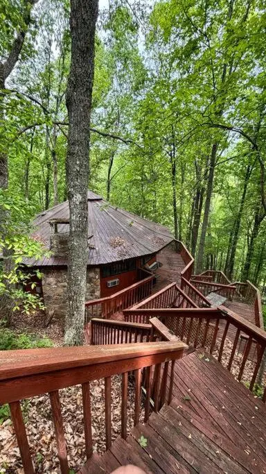 Secluded, Gatlinburg Treehouse!