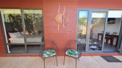Red Ochre - Large Apartment with Private Courtyard