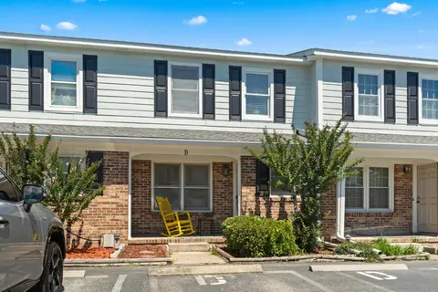 Beautifully Updated! 2BR Pet Friendly Apartment, Walk To The Beach!