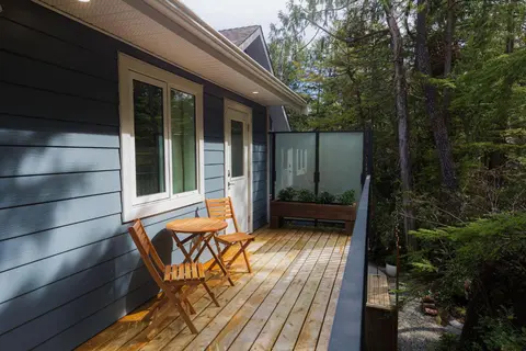 Float West Guest Suite