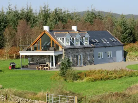 Cot Cottage - Panoramic Views & Hot Tub!