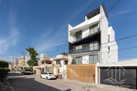 Promo! 2BR-Pool-Views-King Bed-Walk 2 Beach-5 Star Area