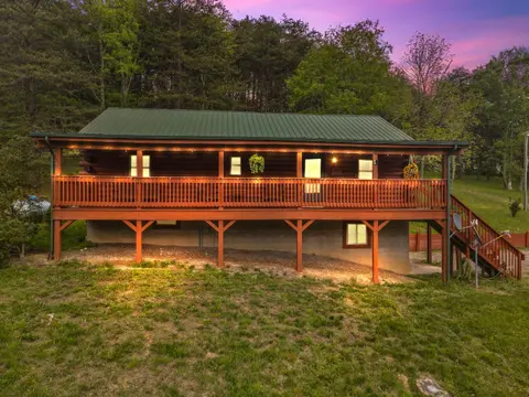 Cabin with Stargazing Dome, Sauna, Hot Tub, Pickleball, Firepit