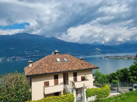 Apartment with garden and terrace beautiful lake view