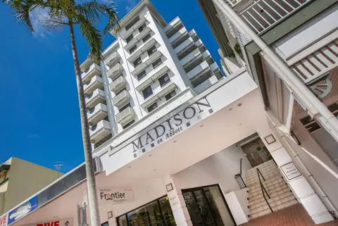 Belle Escapes 702 CBD Apartment with Elevated City and Water Views