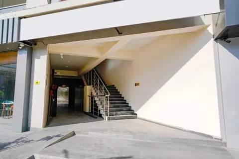 FabHotel Grey Sky - Nr Gandhinagar Sector 11