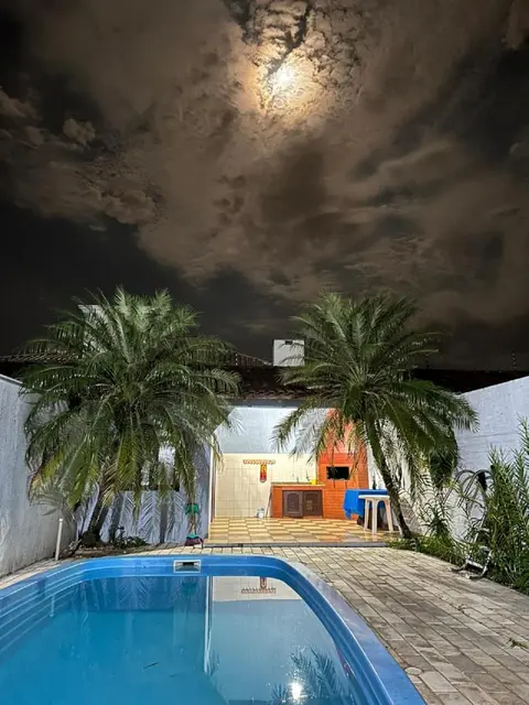 Casa com 3 Suítes e Piscina
