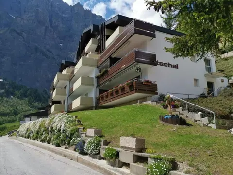 2 12 Zimmer Familienwohnung