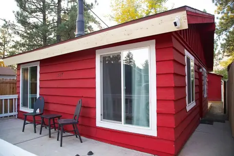 Private hot tub deck pets WiFi The Little Red Box