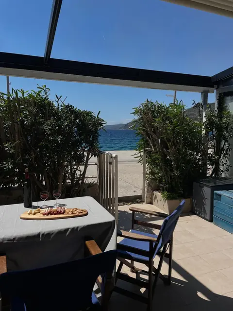Sea La Vie - Beachfront Retreat