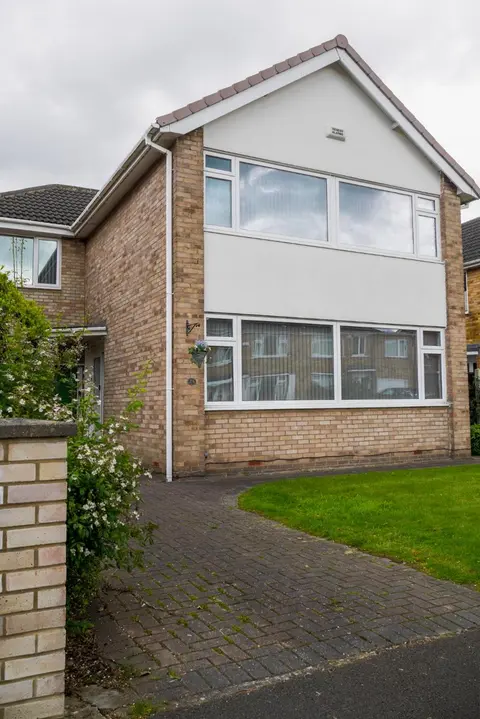 Modern 5 Bedroom Detatched House FREE DRIVEWAY PARKING CONTRACTORS AND FAMILIES