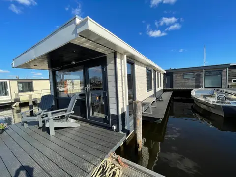 Poellodge, Luxe houseboot met zonnig terras