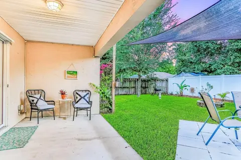 Pet-friendly 3 BR Modern Space, 5 min to Downtown